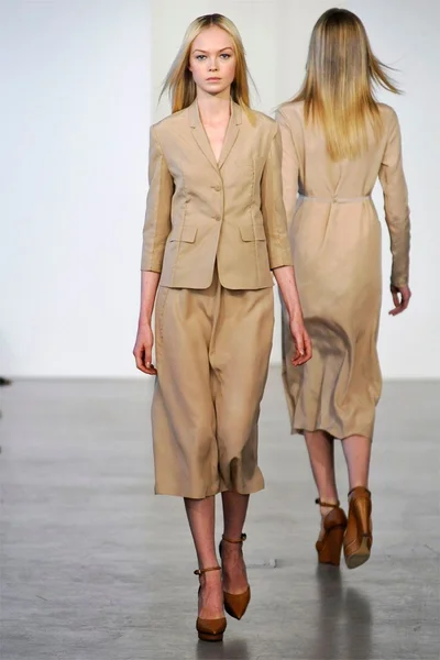 Look 11